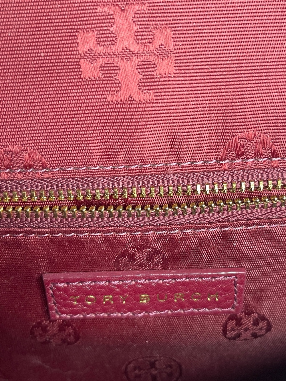 EUC Tory Burch Quilted Burgundy Crossbody Bag with Gold Logo - Picture 7 of 10